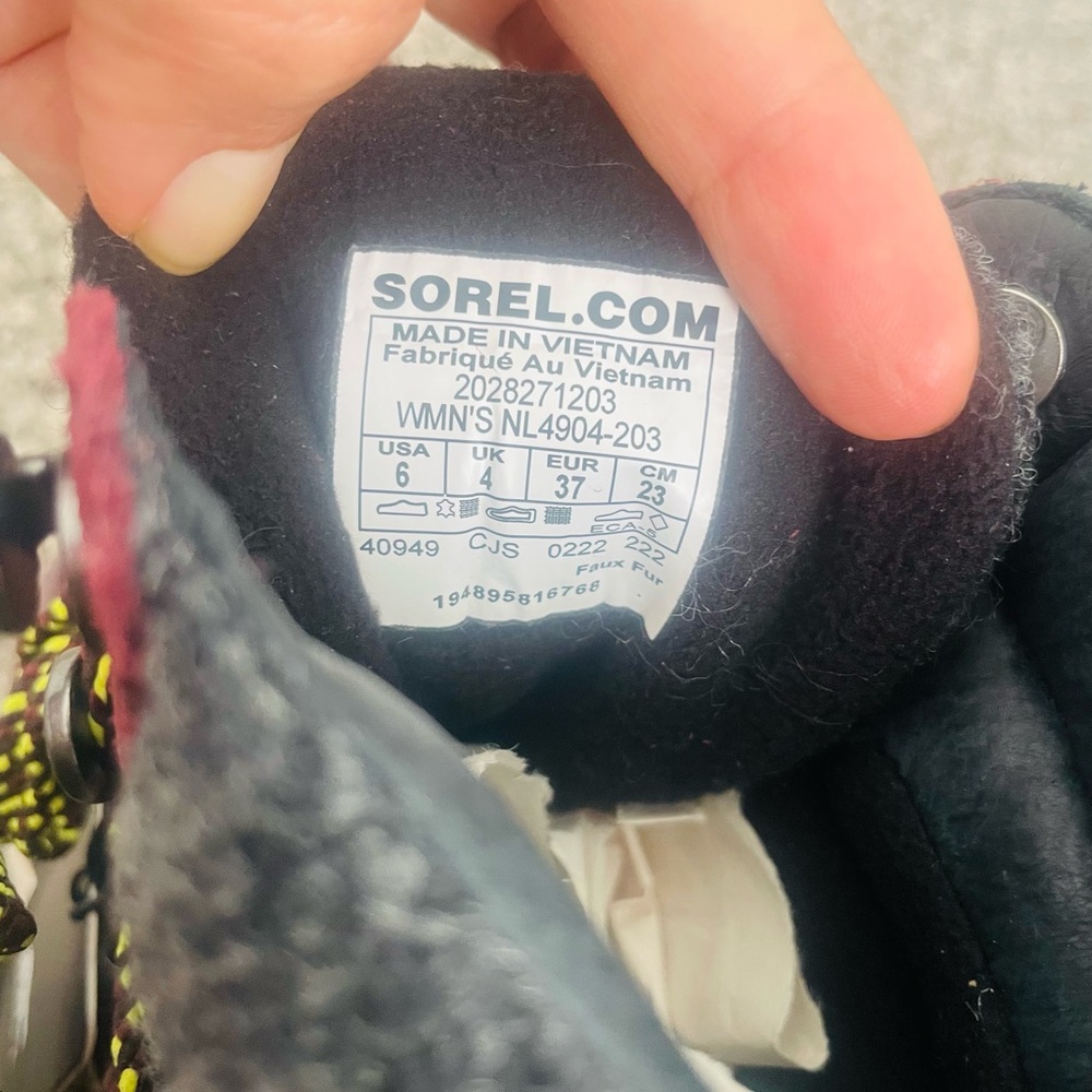 Sorel Burgundy and Black Winter Boots - Picture 8 of 8